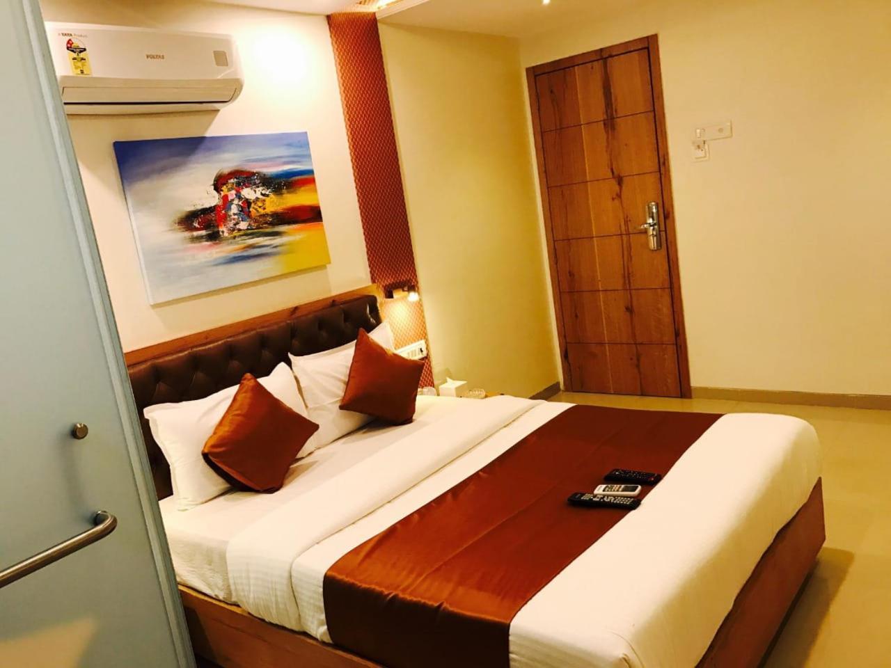Grandeur By Avion Palace Near T2 International Airport มุมไบ ภายนอก รูปภาพ