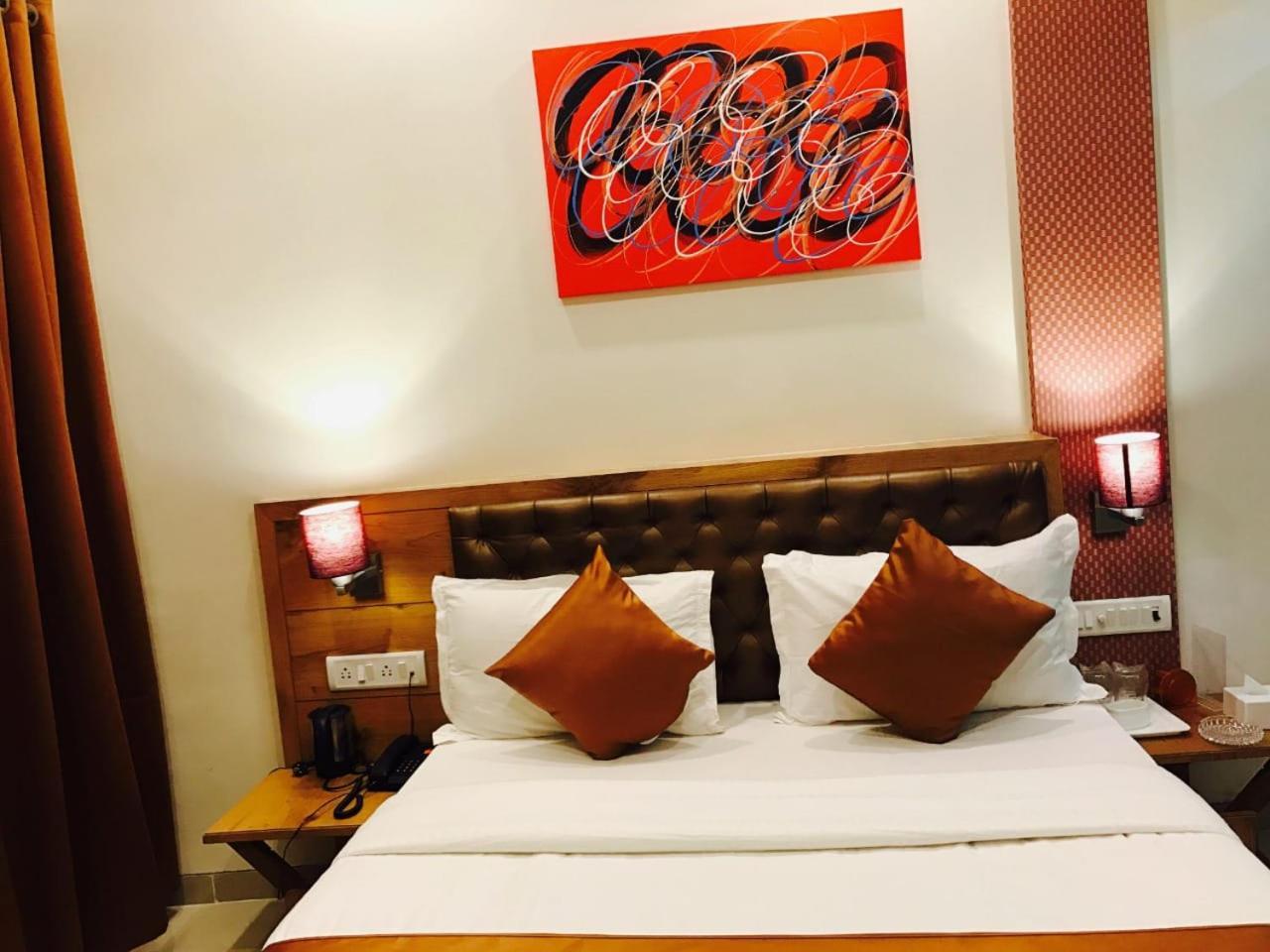 Grandeur By Avion Palace Near T2 International Airport มุมไบ ภายนอก รูปภาพ