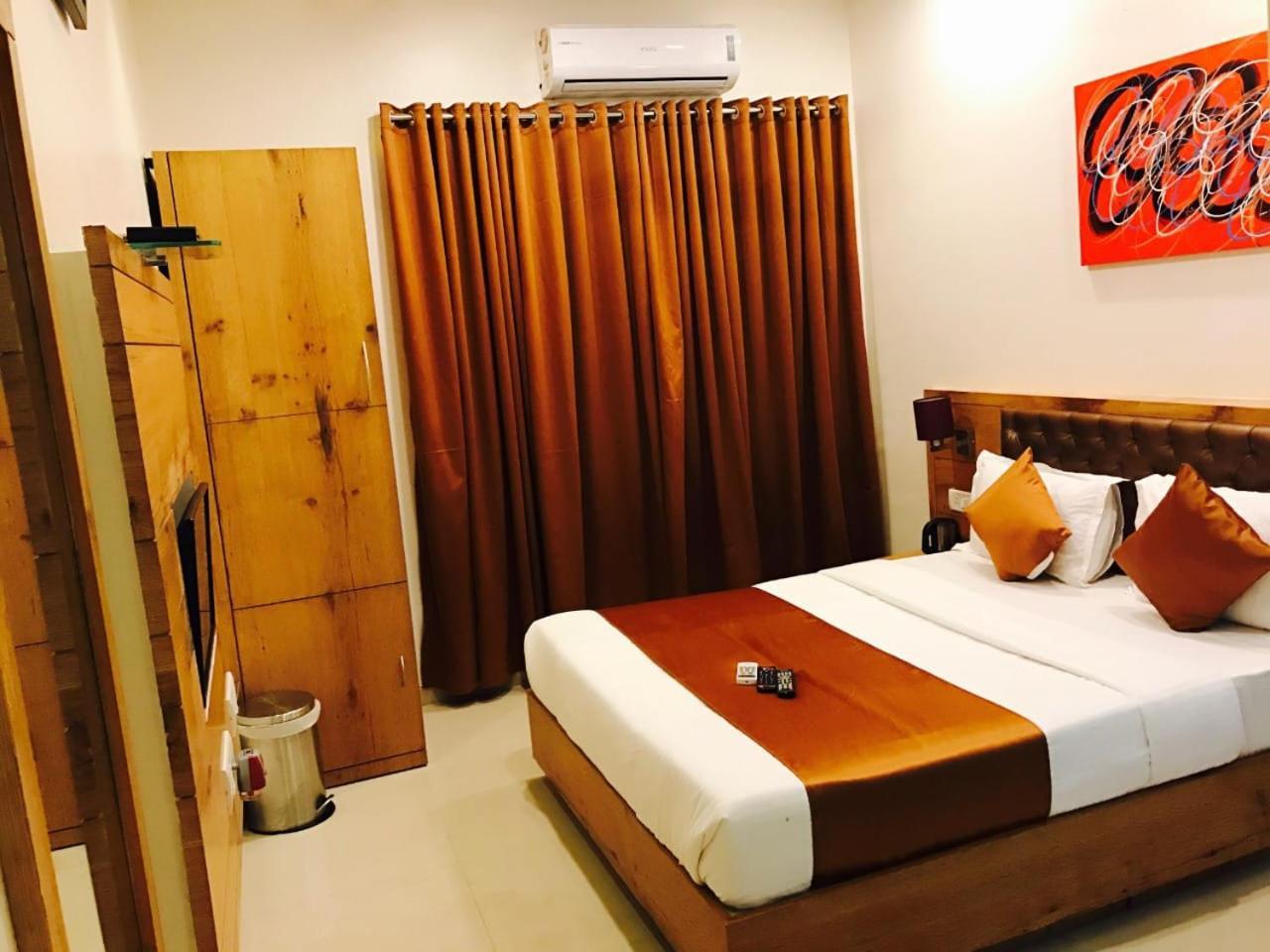 Grandeur By Avion Palace Near T2 International Airport มุมไบ ภายนอก รูปภาพ